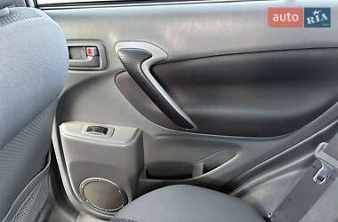 Внедорожник / Кроссовер Toyota RAV4 2003 в 