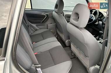 Внедорожник / Кроссовер Toyota RAV4 2003 в 