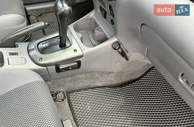 Внедорожник / Кроссовер Toyota RAV4 2003 в 