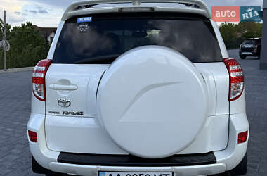 Позашляховик / Кросовер Toyota RAV4 2011 в 