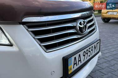 Позашляховик / Кросовер Toyota RAV4 2011 в 