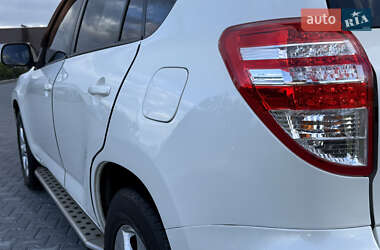 Позашляховик / Кросовер Toyota RAV4 2011 в 