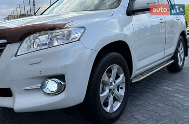 Позашляховик / Кросовер Toyota RAV4 2011 в 