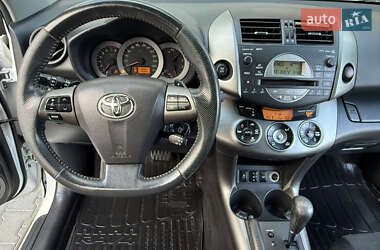 Позашляховик / Кросовер Toyota RAV4 2011 в 