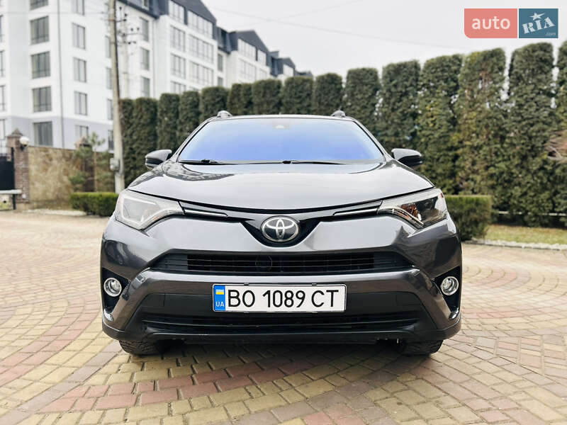 Позашляховик / Кросовер Toyota RAV4 2017 в Дубні