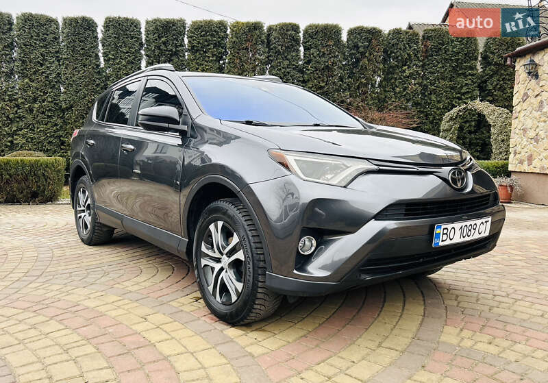 Позашляховик / Кросовер Toyota RAV4 2017 в Дубні