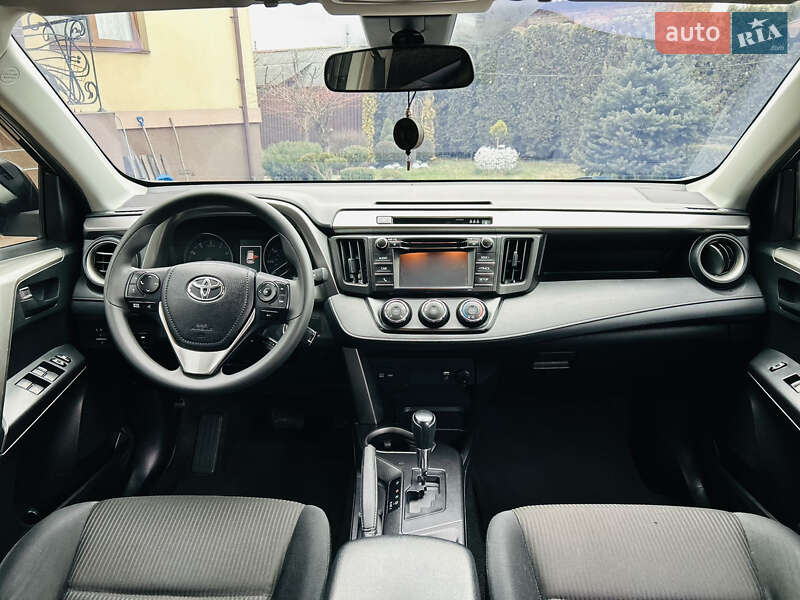 Позашляховик / Кросовер Toyota RAV4 2017 в Дубні