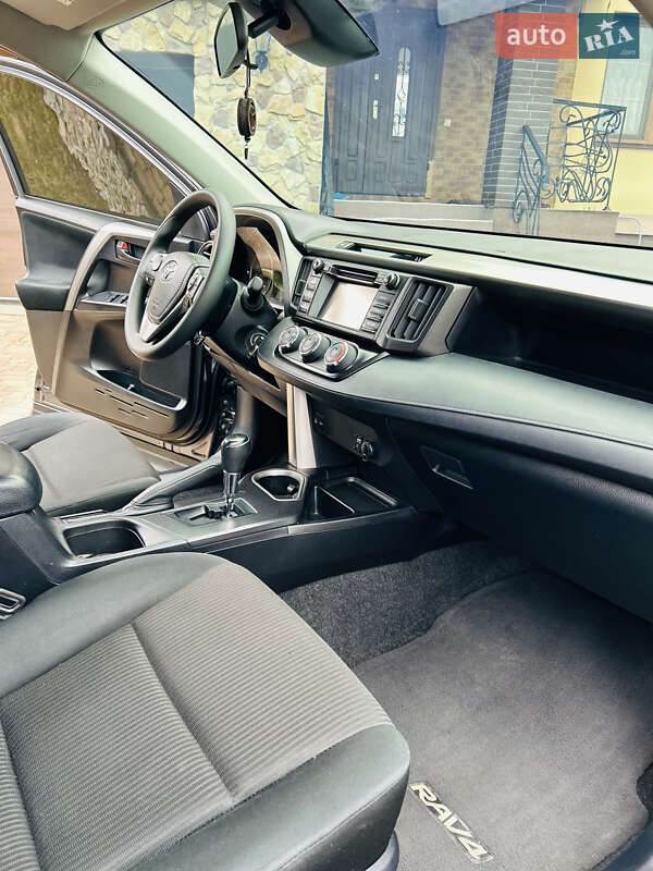 Позашляховик / Кросовер Toyota RAV4 2017 в Дубні