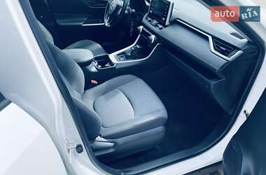 Внедорожник / Кроссовер Toyota RAV4 2019 в 