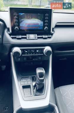 Внедорожник / Кроссовер Toyota RAV4 2019 в 