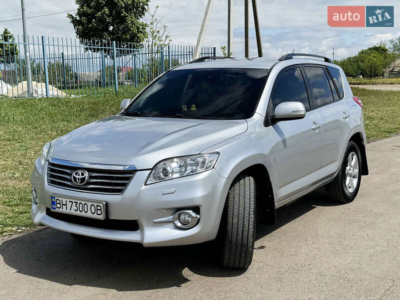 Внедорожник / Кроссовер Toyota RAV4 2010 в 