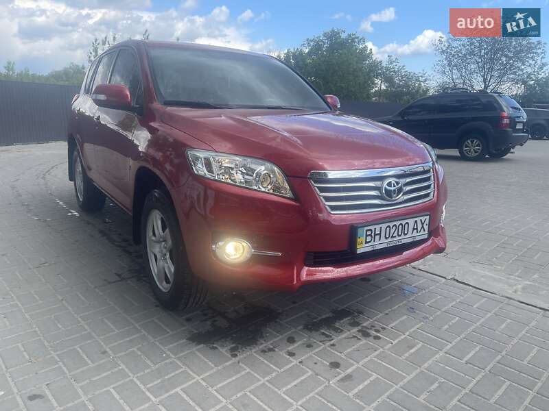Позашляховик / Кросовер Toyota RAV4 2012 в Прилуках