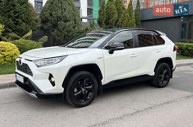 Позашляховик / Кросовер Toyota RAV4 2021 в 