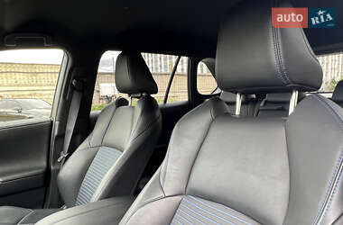 Позашляховик / Кросовер Toyota RAV4 2021 в 