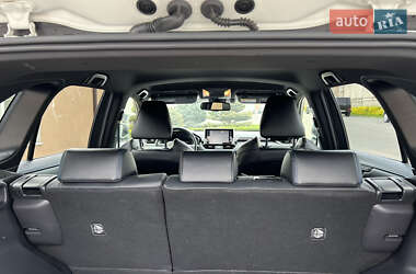 Позашляховик / Кросовер Toyota RAV4 2021 в 