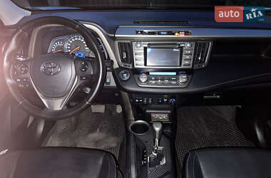 Внедорожник / Кроссовер Toyota RAV4 2013 в 