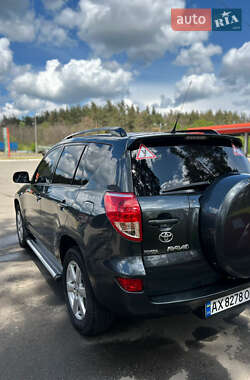 Внедорожник / Кроссовер Toyota RAV4 2008 в 