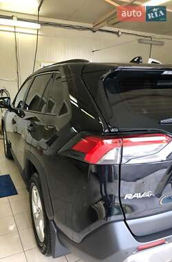 Внедорожник / Кроссовер Toyota RAV4 2019 в 