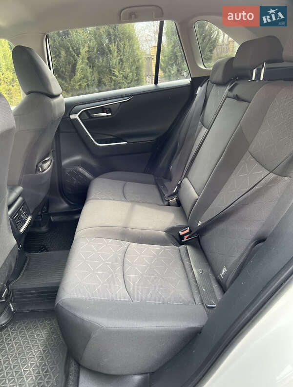 Внедорожник / Кроссовер Toyota RAV4 2020 в Одессе