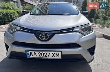 Позашляховик / Кросовер Toyota RAV4 2017 в 