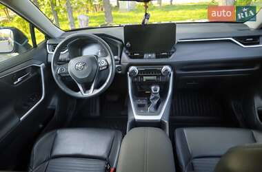 Позашляховик / Кросовер Toyota RAV4 2023 в 