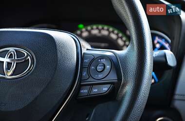Внедорожник / Кроссовер Toyota RAV4 2020 в 