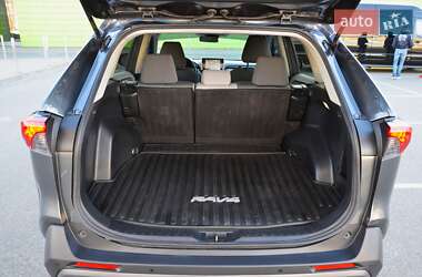 Внедорожник / Кроссовер Toyota RAV4 2020 в 