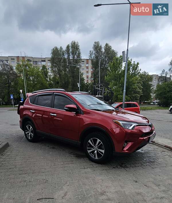 Позашляховик / Кросовер Toyota RAV4 2017 в 