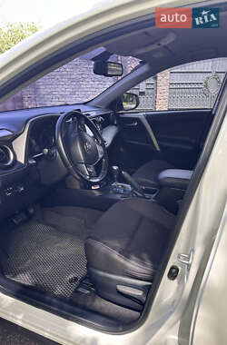 Внедорожник / Кроссовер Toyota RAV4 2017 в 