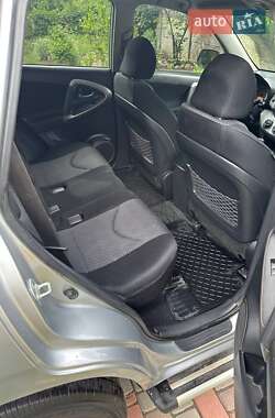 Позашляховик / Кросовер Toyota RAV4 2006 в 