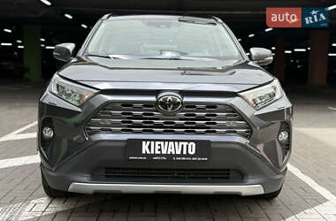 Позашляховик / Кросовер Toyota RAV4 2020 в 