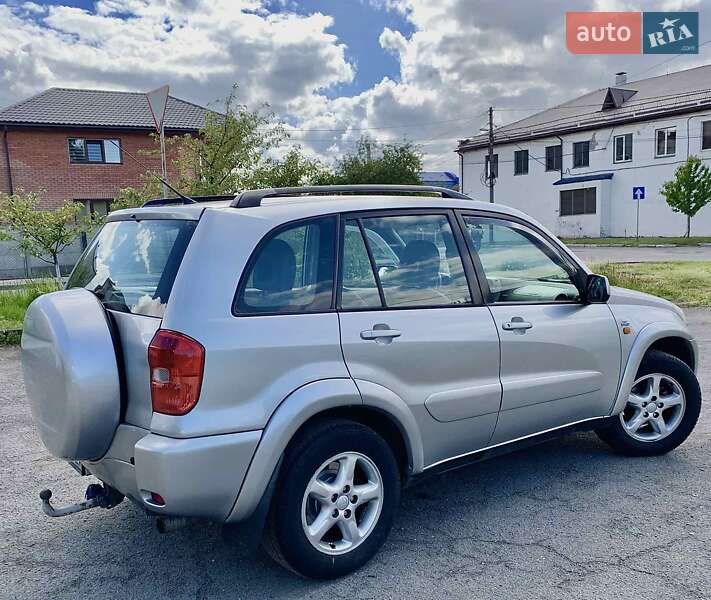 Внедорожник / Кроссовер Toyota RAV4 2002 в Луцке