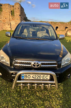 Позашляховик / Кросовер Toyota RAV4 2006 в 