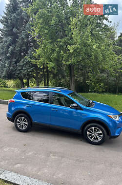 Внедорожник / Кроссовер Toyota RAV4 2018 в 