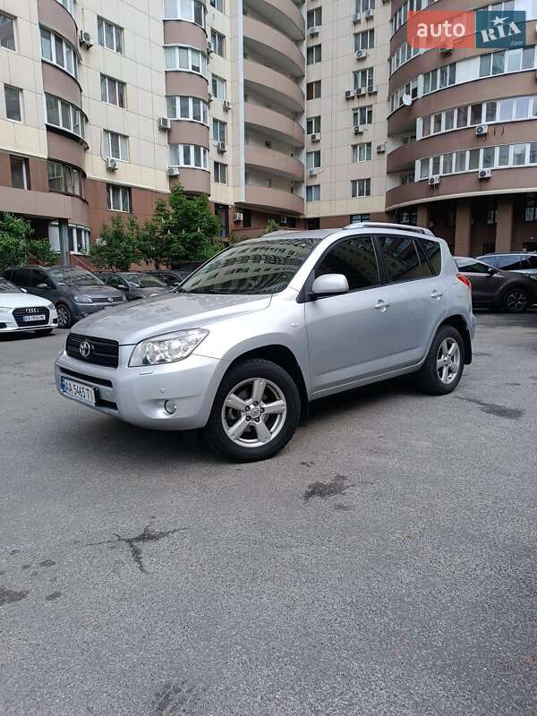 Внедорожник / Кроссовер Toyota RAV4 2006 в 