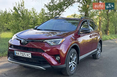 Внедорожник / Кроссовер Toyota RAV4 2018 в 