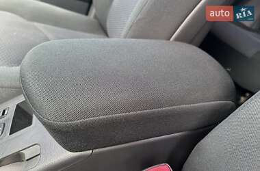 Внедорожник / Кроссовер Toyota RAV4 2011 в 