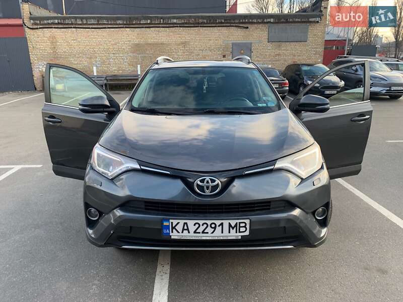 Позашляховик / Кросовер Toyota RAV4 2015 в Києві