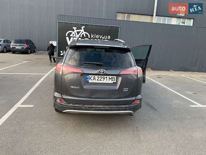 Позашляховик / Кросовер Toyota RAV4 2015 в Києві