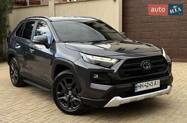 Позашляховик / Кросовер Toyota RAV4 2021 в 