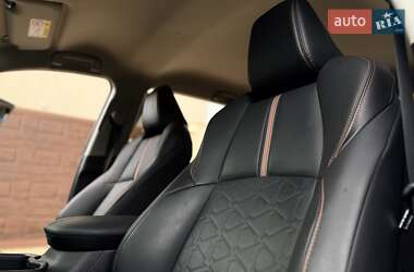 Позашляховик / Кросовер Toyota RAV4 2021 в 