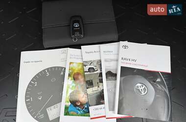 Позашляховик / Кросовер Toyota RAV4 2021 в 