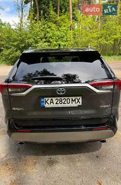 Внедорожник / Кроссовер Toyota RAV4 2024 в 