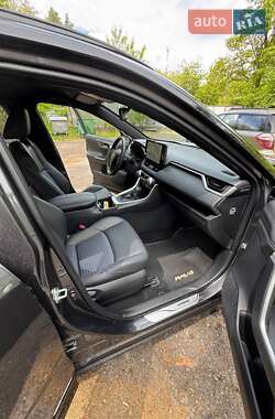 Внедорожник / Кроссовер Toyota RAV4 2024 в 