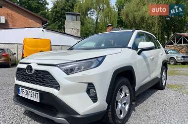 Внедорожник / Кроссовер Toyota RAV4 2020 в 