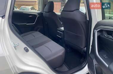 Внедорожник / Кроссовер Toyota RAV4 2020 в 
