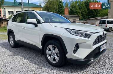 Внедорожник / Кроссовер Toyota RAV4 2020 в 