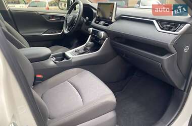 Внедорожник / Кроссовер Toyota RAV4 2020 в 