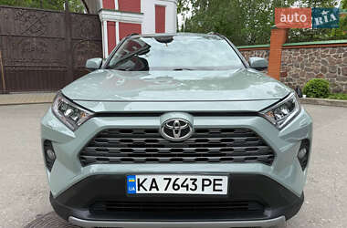 Позашляховик / Кросовер Toyota RAV4 2019 в 