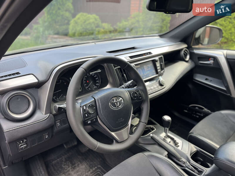 Внедорожник / Кроссовер Toyota RAV4 2016 в Кропивницком